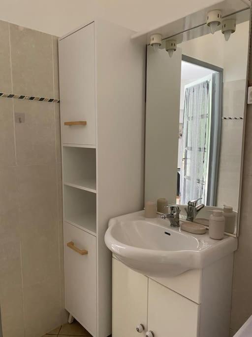 Villa Serenice - F2 Au Calme, Climatise, Wifi Et Parking Gratuit Εξωτερικό φωτογραφία